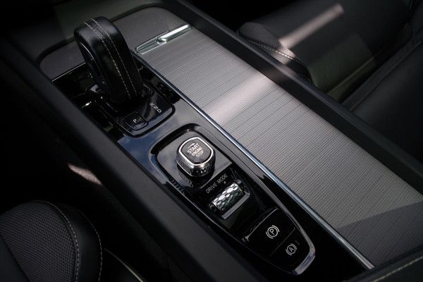 Volvo XC60 2.0 T8 AWD 409 PK Polestar Engineered PHEV, Panoramadak, Trekhaak, 360 Camera, H/K Sound, Winterpakket