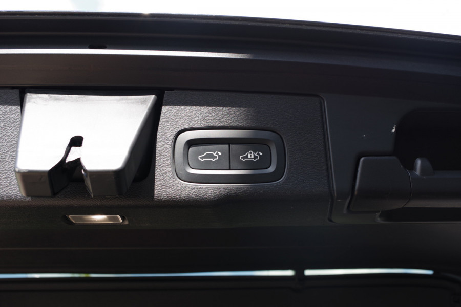 Volvo XC60 2.0 T8 AWD 409 PK Polestar Engineered PHEV, Panoramadak, Trekhaak, 360 Camera, H/K Sound, Winterpakket
