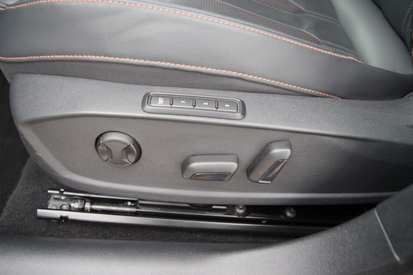 CUPRA Formentor 1.4 e-Hybrid VZ 245 PK Copper Edition, Keyless, 360 Camera, Trekhaak, Leder, Memory