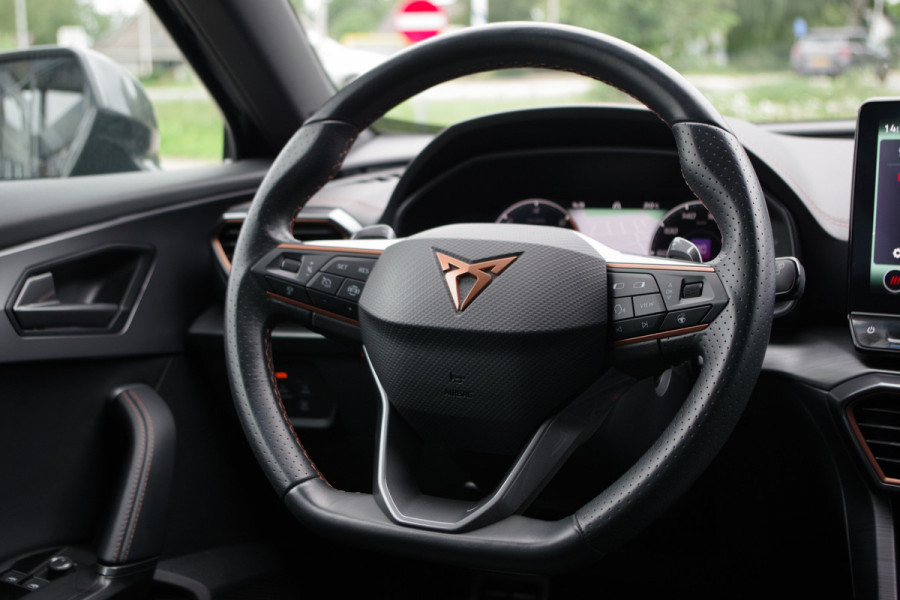 CUPRA Formentor 1.4 e-Hybrid VZ 245 PK Copper Edition, Keyless, 360 Camera, Trekhaak, Leder, Memory