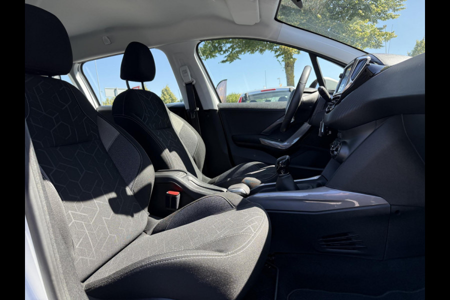 Peugeot 2008 1.2 PureTech Blue Lion 1e Eigenaar,Dealer Onderhouden,110pk,Navi,Airco,Cruise,Pdc,Extra winter set,Distributieriem vv 2022,N.A.P,Apk tot 08-2026