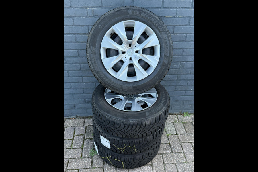 Peugeot 2008 1.2 PureTech Blue Lion 1e Eigenaar,Dealer Onderhouden,110pk,Navi,Airco,Cruise,Pdc,Extra winter set,Distributieriem vv 2022,N.A.P,Apk tot 08-2026
