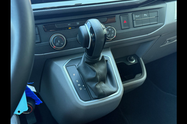 Volkswagen Transporter 2.0 TDI 150pk Bulli - DC Leder - NL-Auto 1ste Eigenaar - Two Tone