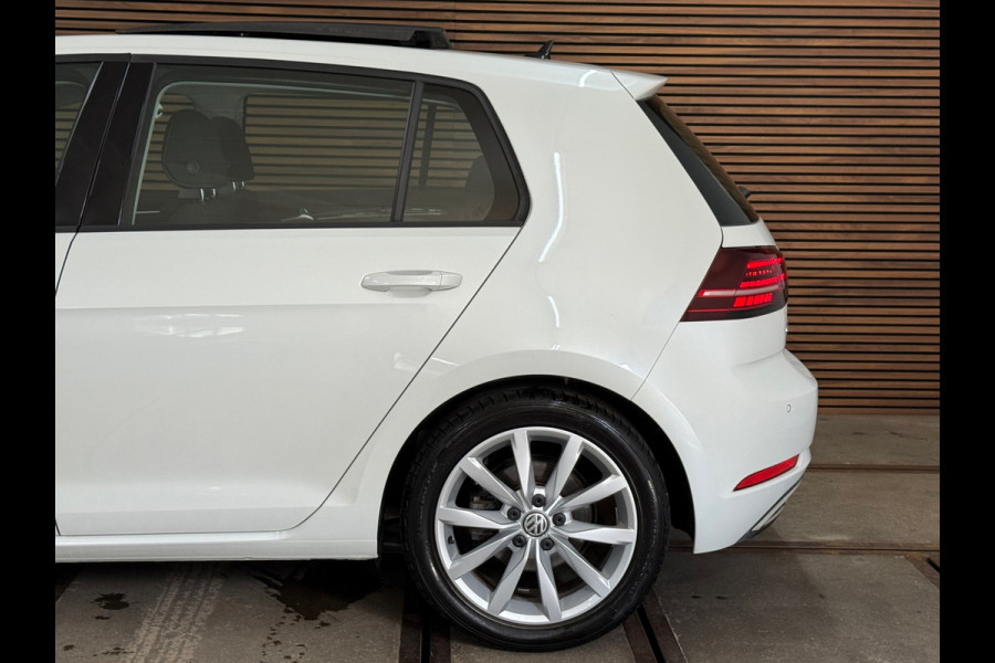 Volkswagen Golf 1.5 TSI Highline PANO/NAVI/CAMERA/LED/SPORTSTOELEN/CLIMATE/PARELMOER !