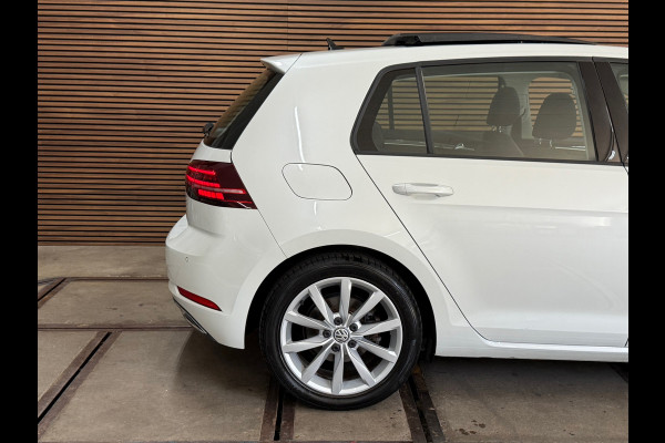Volkswagen Golf 1.5 TSI Highline PANO/NAVI/CAMERA/LED/SPORTSTOELEN/CLIMATE/PARELMOER !