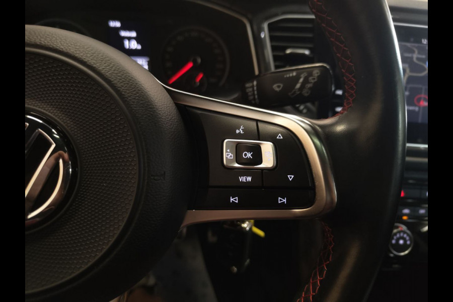 Volkswagen T-Roc 1.5 TSI Sport open dak | navi | carplay | cruise control | trekhaak