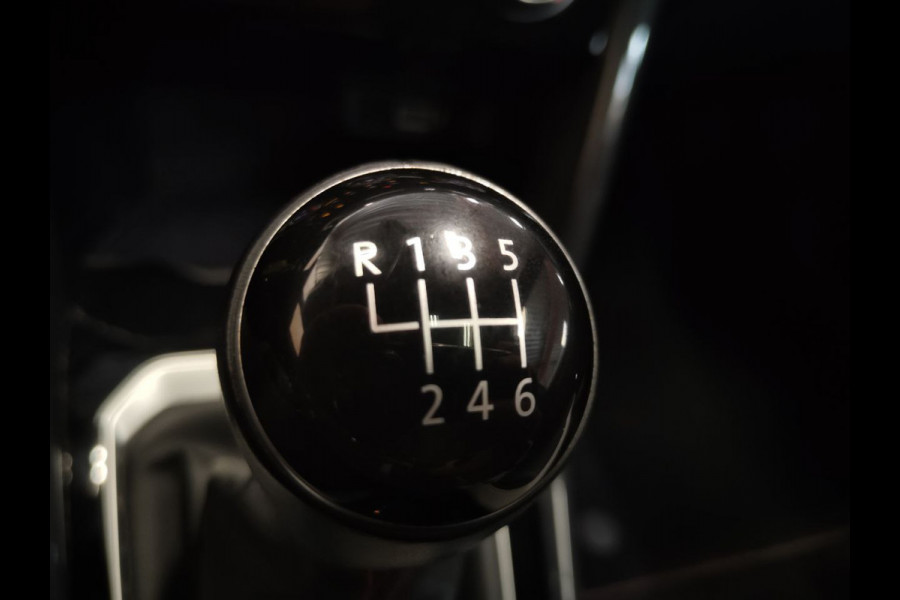 Volkswagen T-Roc 1.5 TSI Sport open dak | navi | carplay | cruise control | trekhaak