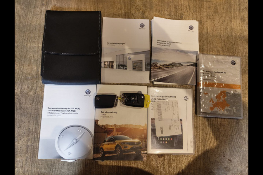 Volkswagen T-Roc 1.5 TSI Sport open dak | navi | carplay | cruise control | trekhaak