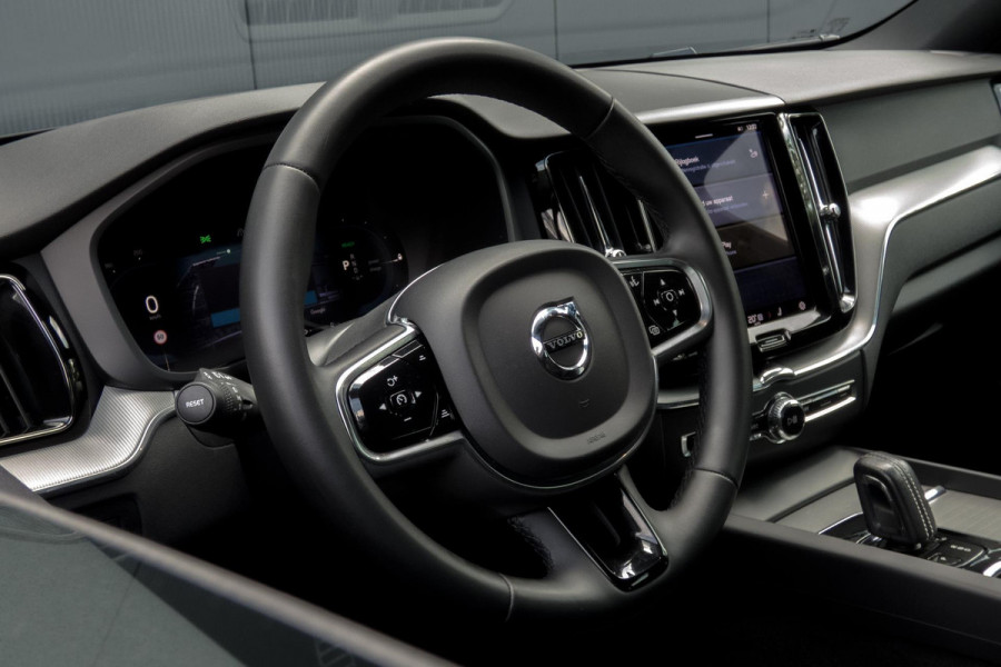 Volvo XC60 2.0 Recharge T6 AWD R-DESIGN | TREKHAAK | ACC | PANO | ELEKTRISCH VERSTELBARE STOELEN