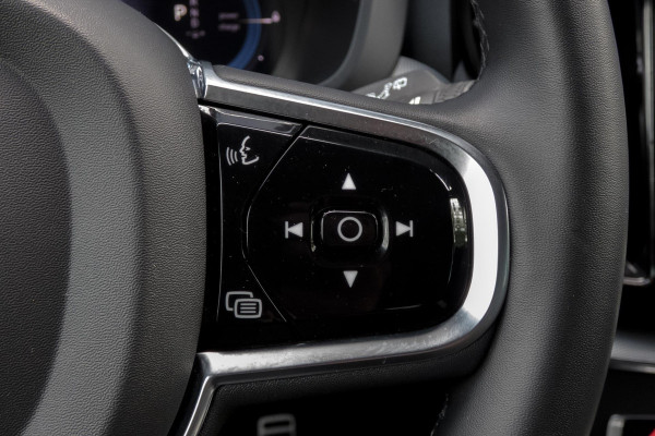 Volvo XC60 2.0 Recharge T6 AWD R-DESIGN | TREKHAAK | ACC | PANO | ELEKTRISCH VERSTELBARE STOELEN