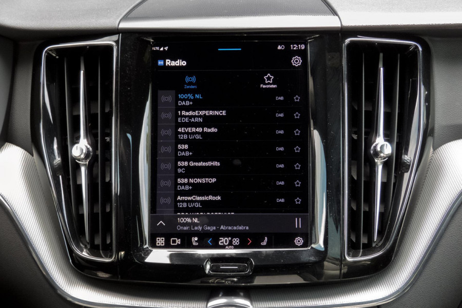 Volvo XC60 2.0 Recharge T6 AWD R-DESIGN | TREKHAAK | ACC | PANO | ELEKTRISCH VERSTELBARE STOELEN