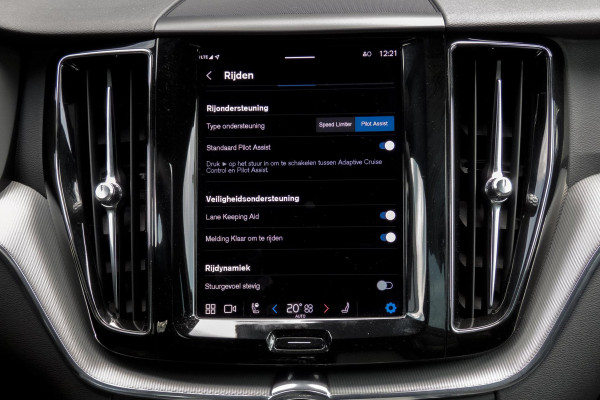 Volvo XC60 2.0 Recharge T6 AWD R-DESIGN | TREKHAAK | ACC | PANO | ELEKTRISCH VERSTELBARE STOELEN