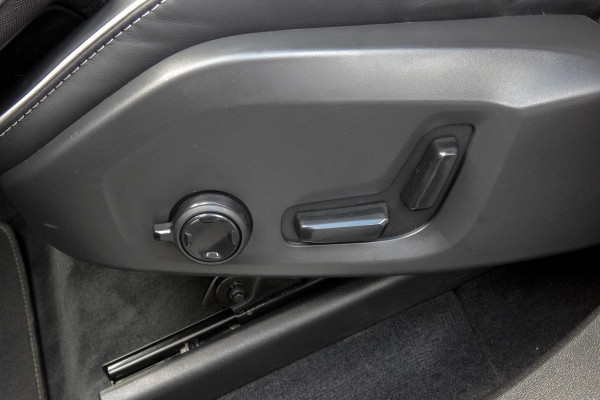 Volvo XC60 2.0 Recharge T6 AWD R-DESIGN | TREKHAAK | ACC | PANO | ELEKTRISCH VERSTELBARE STOELEN