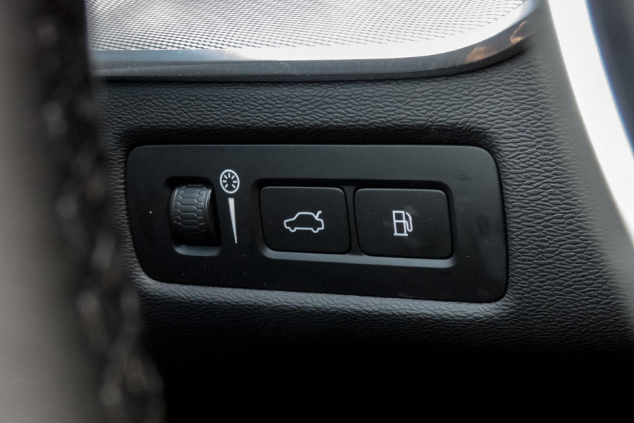 Volvo XC60 2.0 Recharge T6 AWD R-DESIGN | TREKHAAK | ACC | PANO | ELEKTRISCH VERSTELBARE STOELEN