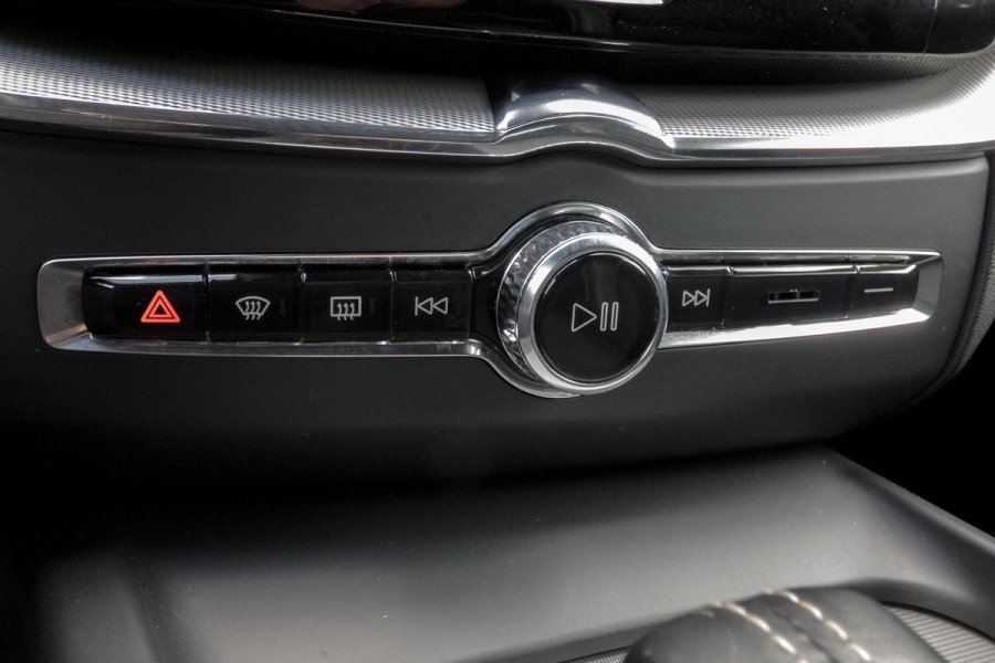 Volvo XC60 2.0 Recharge T6 AWD R-DESIGN | TREKHAAK | ACC | PANO | ELEKTRISCH VERSTELBARE STOELEN