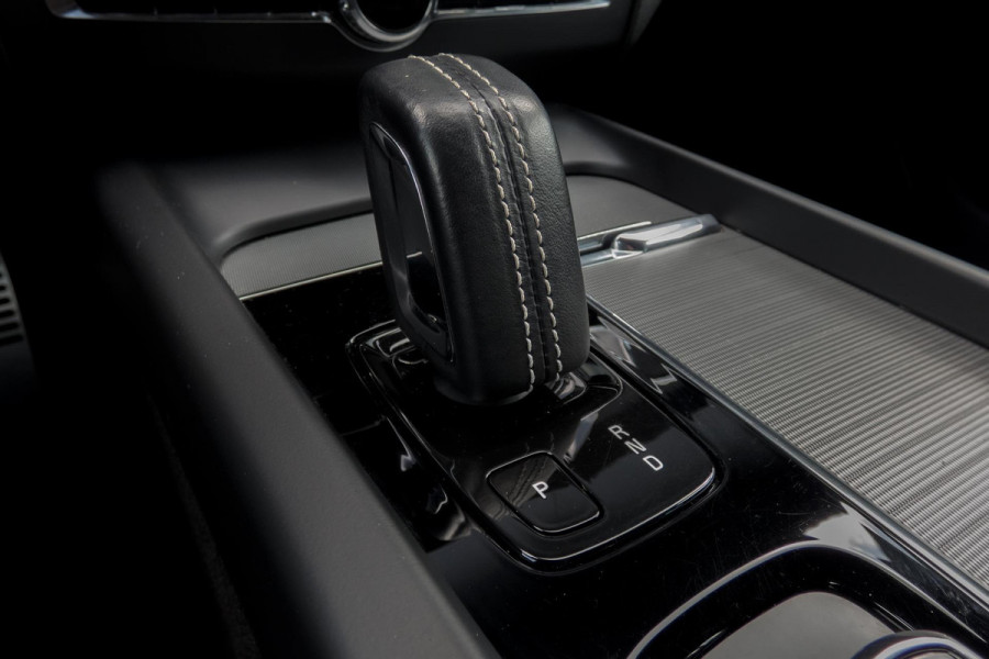 Volvo XC60 2.0 Recharge T6 AWD R-DESIGN | TREKHAAK | ACC | PANO | ELEKTRISCH VERSTELBARE STOELEN