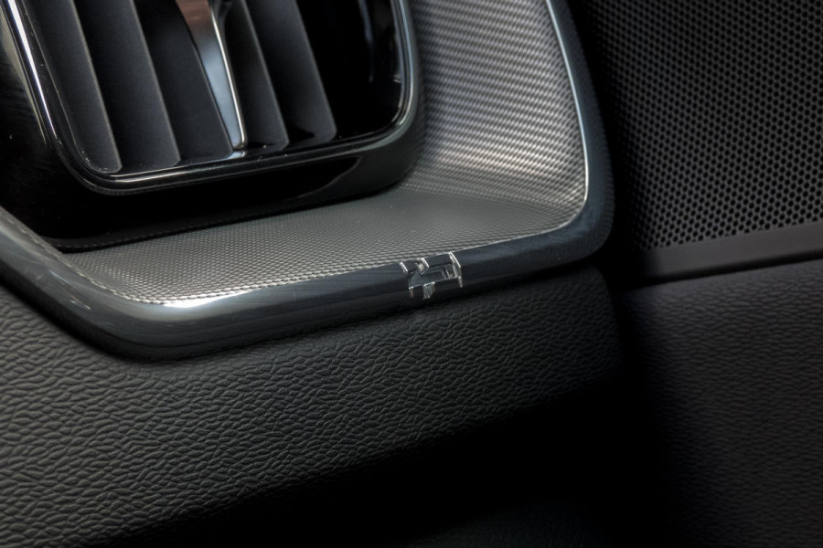 Volvo XC60 2.0 Recharge T6 AWD R-DESIGN | TREKHAAK | ACC | PANO | ELEKTRISCH VERSTELBARE STOELEN