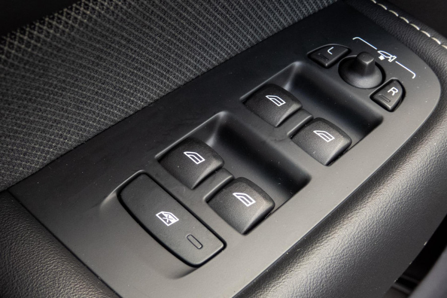 Volvo XC60 2.0 Recharge T6 AWD R-DESIGN | TREKHAAK | ACC | PANO | ELEKTRISCH VERSTELBARE STOELEN