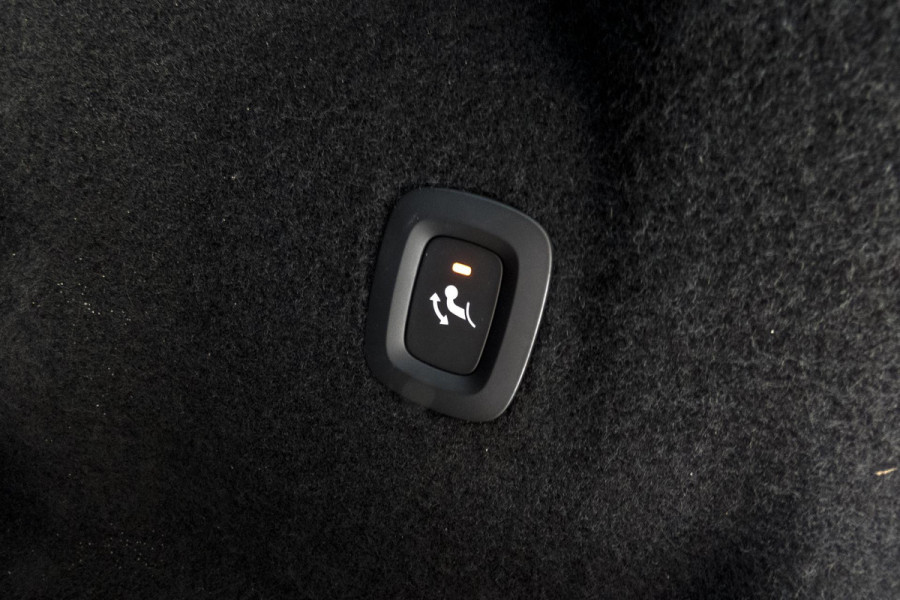 Volvo XC60 2.0 Recharge T6 AWD R-DESIGN | TREKHAAK | ACC | PANO | ELEKTRISCH VERSTELBARE STOELEN