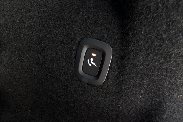 Volvo XC60 2.0 Recharge T6 AWD R-DESIGN | TREKHAAK | ACC | PANO | ELEKTRISCH VERSTELBARE STOELEN