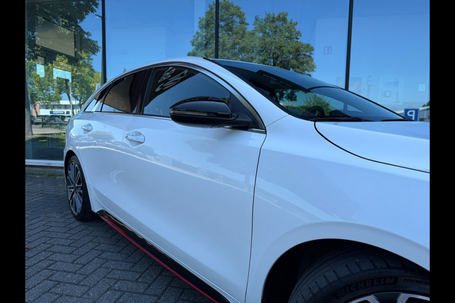 Kia ProCeed 1.6 T-GDI GT - Automaat - LED - Alcantara - Navi - Winterpakket - Camera