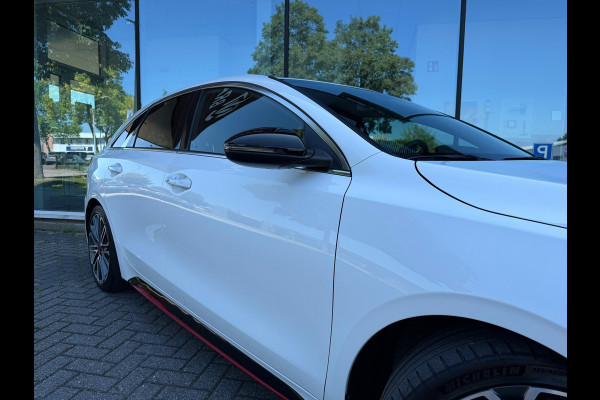 Kia ProCeed 1.6 T-GDI GT - Automaat - LED - Alcantara - Navi - Winterpakket - Camera