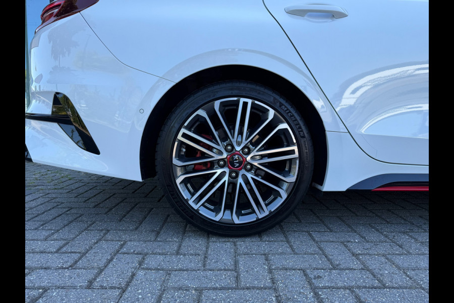 Kia ProCeed 1.6 T-GDI GT - Automaat - LED - Alcantara - Navi - Winterpakket - Camera