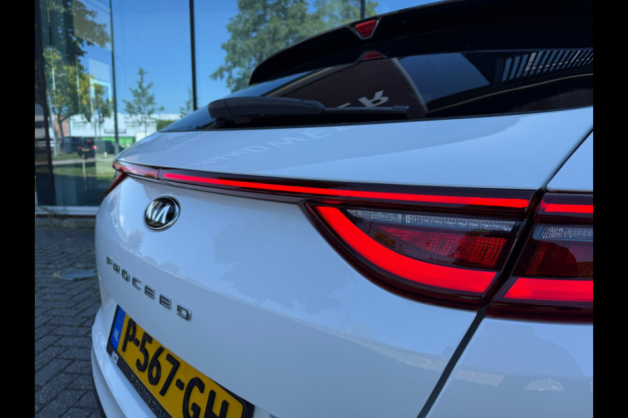 Kia ProCeed 1.6 T-GDI GT - Automaat - LED - Alcantara - Navi - Winterpakket - Camera