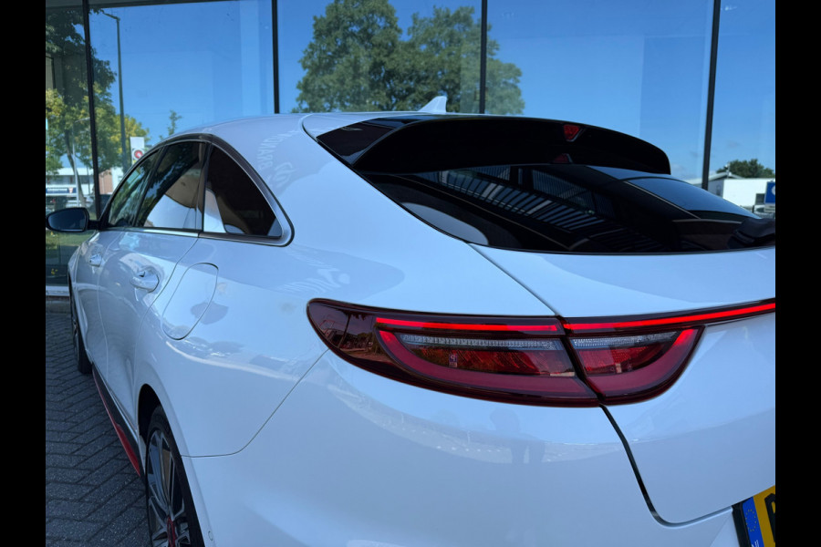 Kia ProCeed 1.6 T-GDI GT - Automaat - LED - Alcantara - Navi - Winterpakket - Camera