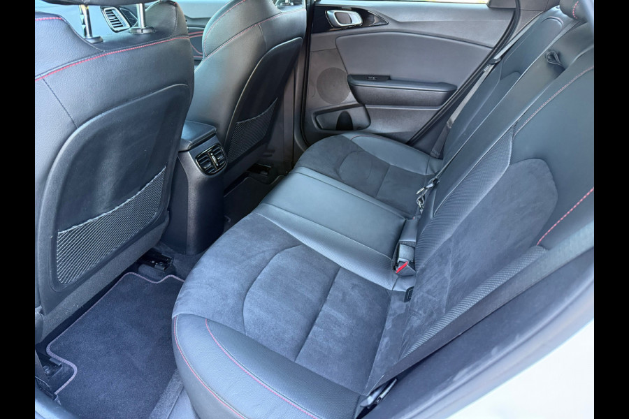 Kia ProCeed 1.6 T-GDI GT - Automaat - LED - Alcantara - Navi - Winterpakket - Camera