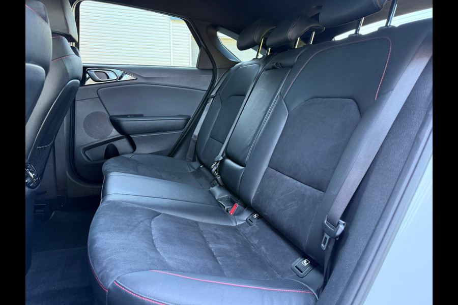 Kia ProCeed 1.6 T-GDI GT - Automaat - LED - Alcantara - Navi - Winterpakket - Camera