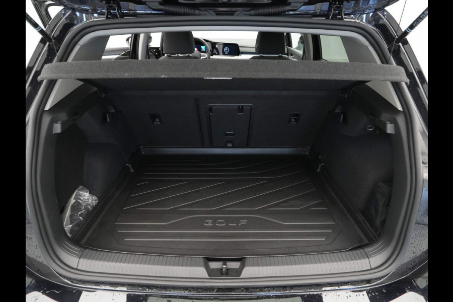 Volkswagen Golf 1.0 TSI Life Business Navigatie Memory Massagestoel Parkeersensonren 24