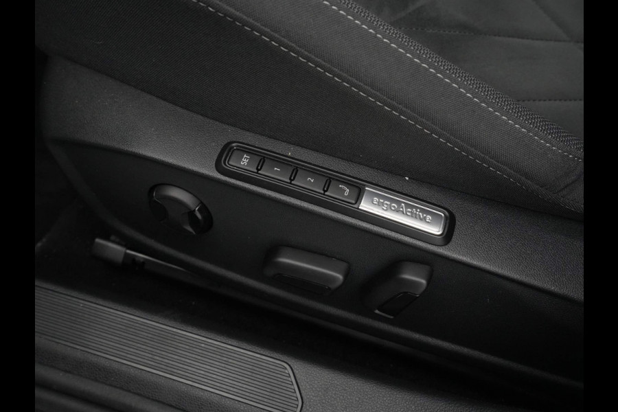Volkswagen Golf 1.0 TSI Life Business Navigatie Memory Massagestoel Parkeersensonren 24
