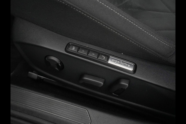 Volkswagen Golf 1.0 TSI Life Business Navigatie Memory Massagestoel Parkeersensonren 24