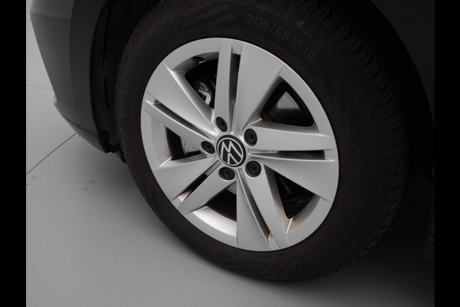 Volkswagen Golf 1.0 TSI Life Business Navigatie Memory Massagestoel Parkeersensonren 24