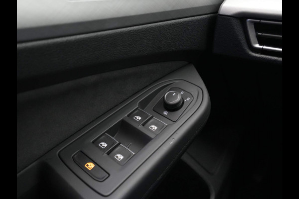Volkswagen Golf 1.0 TSI Life Business Navigatie Memory Massagestoel Parkeersensonren 24