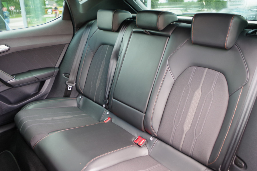 CUPRA Leon 1.4 e-Hybrid VZ 245 PK Adrenaline, Winterpakket, Keyless, Kuipstoelen, Camera