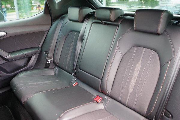 CUPRA Leon 1.4 e-Hybrid VZ 245 PK Adrenaline, Winterpakket, Keyless, Kuipstoelen, Camera