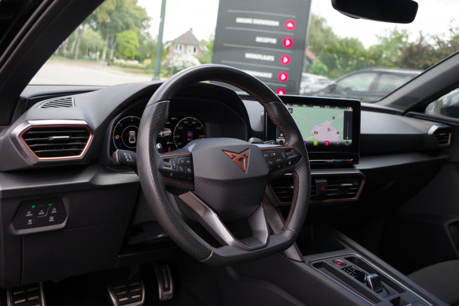 CUPRA Leon 1.4 e-Hybrid VZ 245 PK Adrenaline, Winterpakket, Keyless, Kuipstoelen, Camera