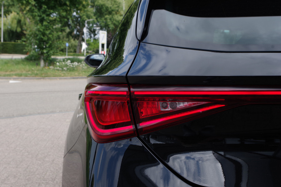 CUPRA Leon 1.4 e-Hybrid VZ 245 PK Adrenaline, Winterpakket, Keyless, Kuipstoelen, Camera