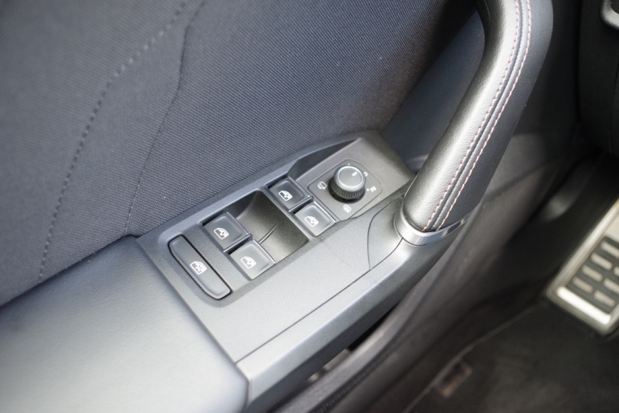 CUPRA Leon 1.4 e-Hybrid VZ 245 PK Adrenaline, Winterpakket, Keyless, Kuipstoelen, Camera