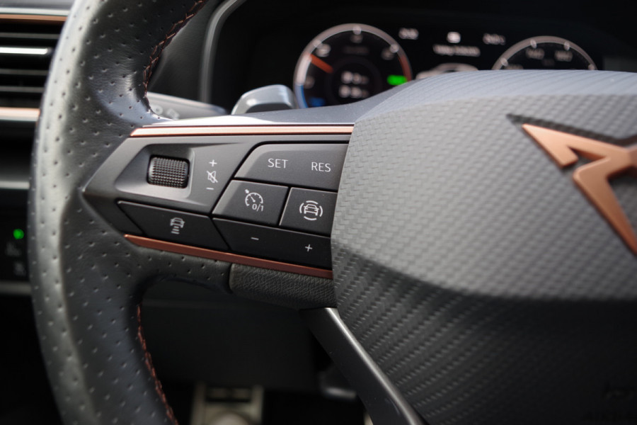 CUPRA Leon 1.4 e-Hybrid VZ 245 PK Adrenaline, Winterpakket, Keyless, Kuipstoelen, Camera