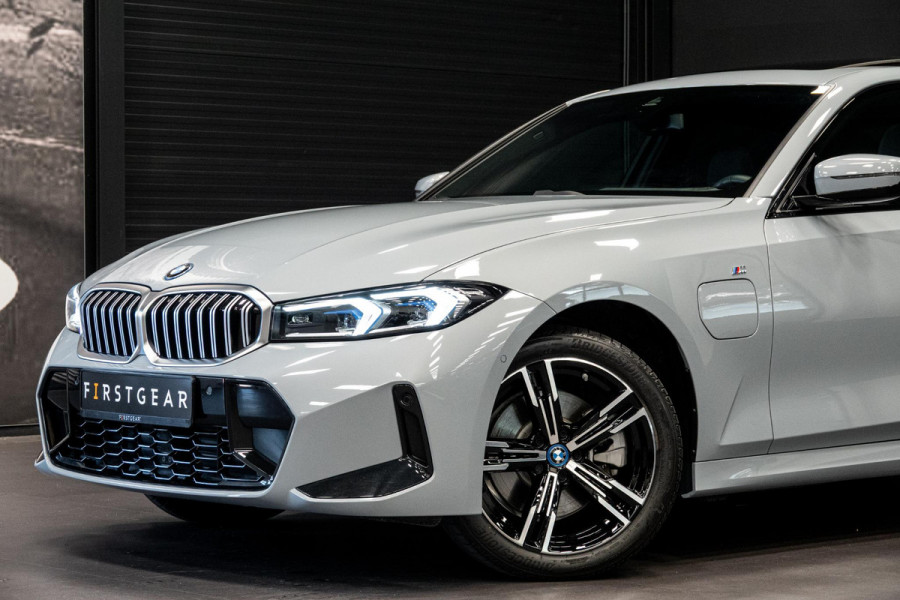 BMW 3-serie 330e *M-Sport / Panorama / Head-up Display / Memory / Keyless*
