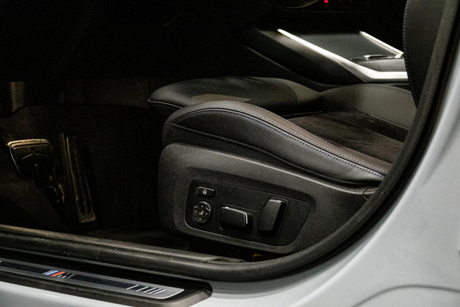 BMW 3-serie 330e *M-Sport / Panorama / Head-up Display / Memory / Keyless*