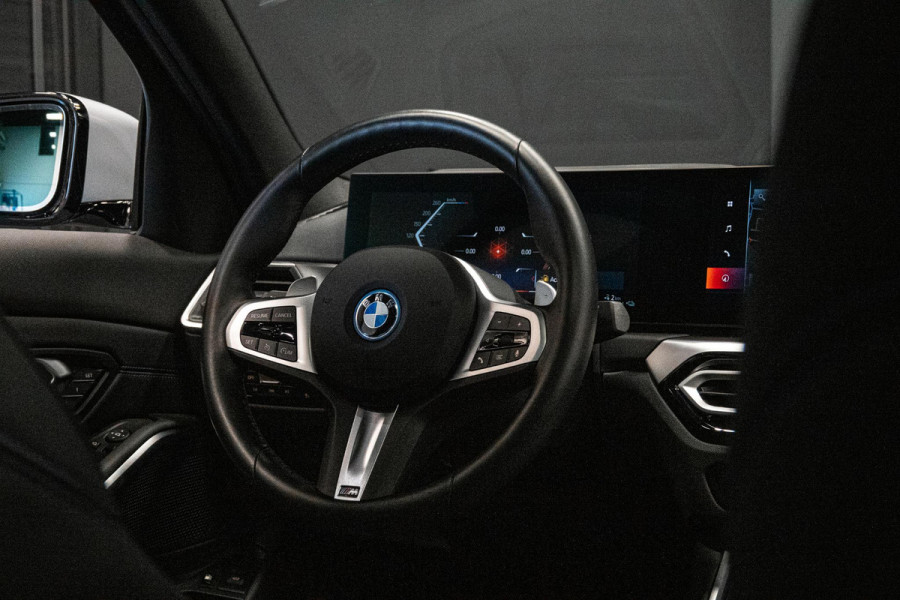 BMW 3-serie 330e *M-Sport / Panorama / Head-up Display / Memory / Keyless*