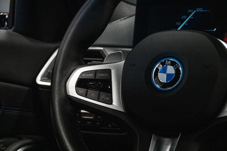 BMW 3-serie 330e *M-Sport / Panorama / Head-up Display / Memory / Keyless*