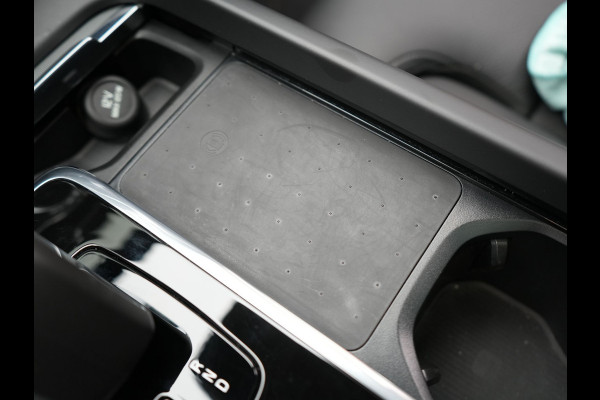 Volvo XC60 2.0 T6 AWD Plus Bright Long Range Plug in Hybrid 350pk Dealer O.H PHEV | Panodak | Adaptive Cruise | Lederen Sportstoelen Memory & Verwarmd | Google Assistent & Maps | Camera | Harman Kardon | Apple Carplay | Pilot Assist | Navigatie | DAB |