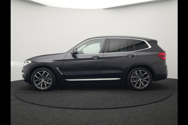BMW X3 xDrive30e xLine Plug In Hybrid 293pk Dealer O.H PHEV | Trekhaak Af Fabriek | Head Up | Adaptive Cruise | Camera | Lederen Sportstoelen Verwarmd | Apple Carplay | Navigatie | Sfeerverlichting | Virtual | DAB |