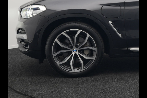 BMW X3 xDrive30e xLine Plug In Hybrid 293pk Dealer O.H PHEV | Trekhaak Af Fabriek | Head Up | Adaptive Cruise | Camera | Lederen Sportstoelen Verwarmd | Apple Carplay | Navigatie | Sfeerverlichting | Virtual | DAB |