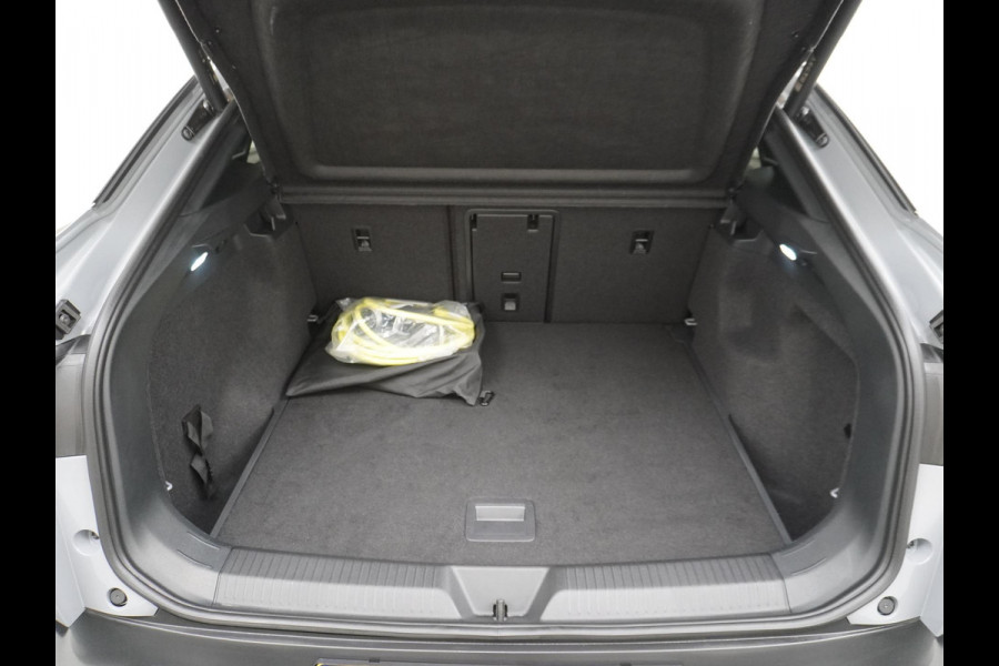 Volkswagen ID.5 Pro Performance 77 kWh VAN: 42.900,- VOOR: 38.877,- UW HERFSTVOORDEEL: 4.023,- Warmtepomp | Comfortplus pakket | Design plus pakket | Infotainmentplus pakket | Style plus pakket | Sportplus pakket | RIJ ASSIST. PAKKET | ERGONOMISCHE STOELEN | TREKHAAK